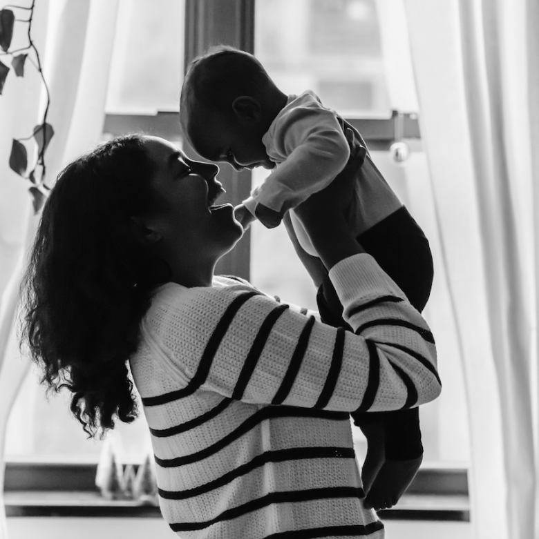 Stemmingswisselingen als moeder: waarom je emoties zo schommelen (en wat helpt)