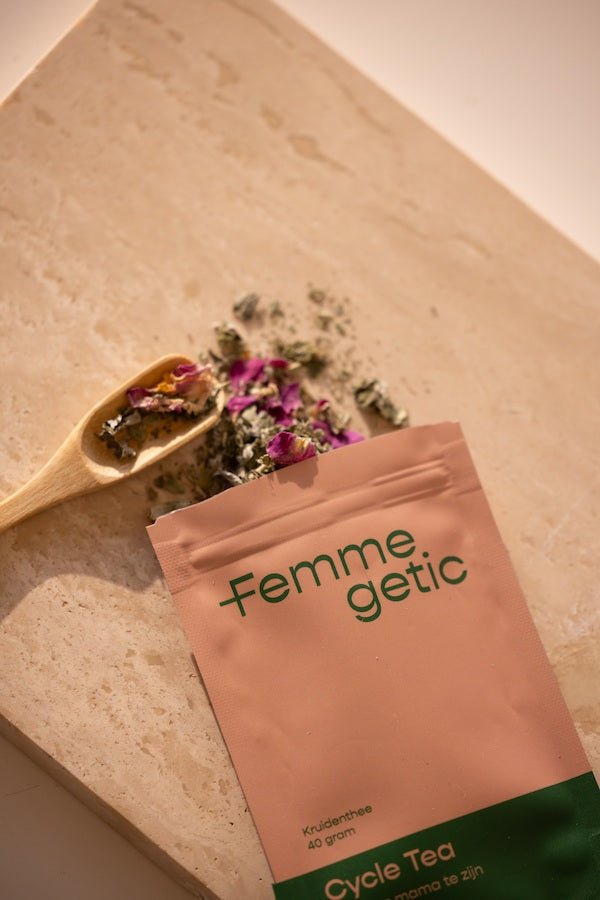 Femmegetic Cycle Tea — losse kruidenmelange in zakje van 40 gram.